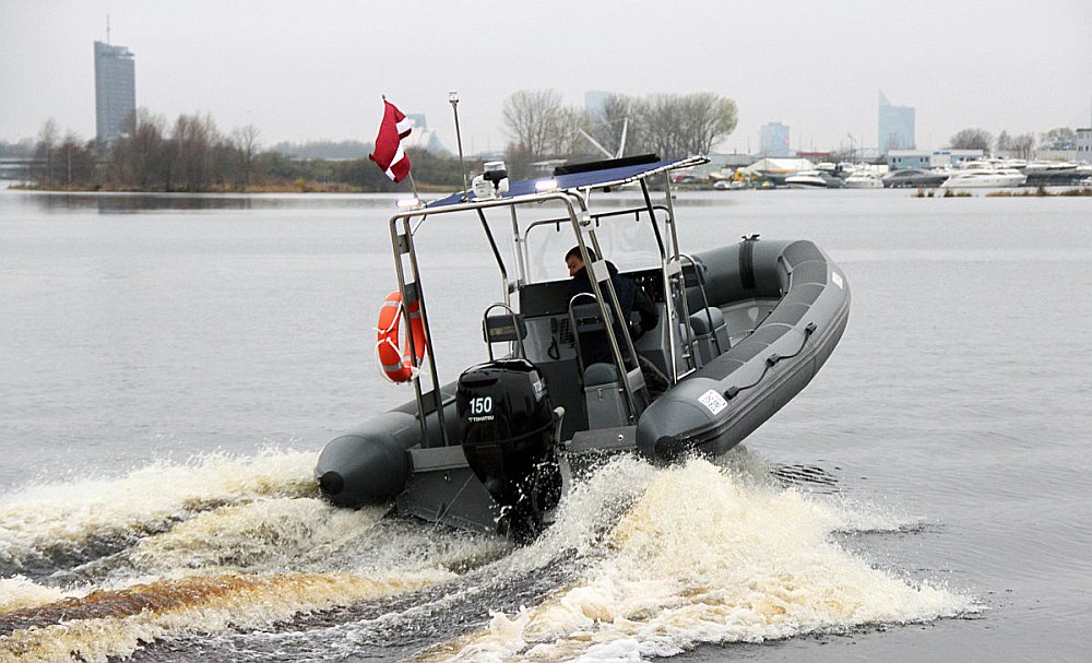 Militārā policija ir uzskatījusi par nepieciešamu iegādāties motorlaivu “Fjordstar 750”. (Ilustratīvs foto no “Fjordstar” kataloga.)