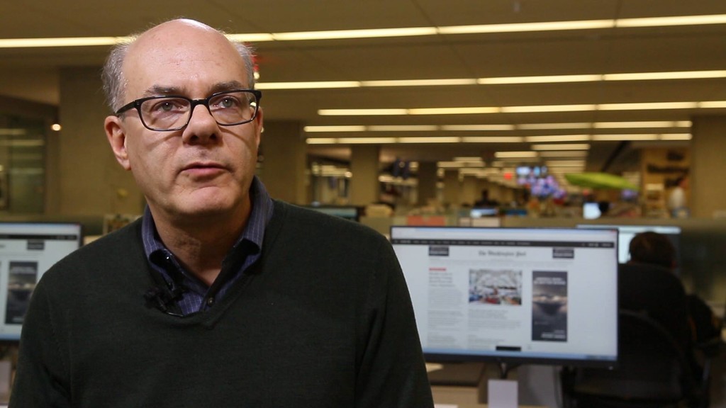 Foto redzamie ir “Washington Post” vecākais redaktors, politikas analītiķis Marks Fišers