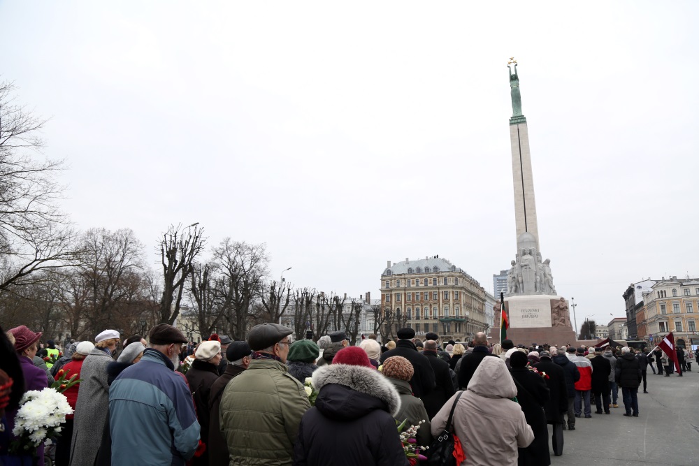 Pie Brīvības pieminekļa Valsts prezidents Raimonds Vējonis uzrunāja visus, kas godināja Komunistiskā genocīda upurus, 25.03.2018.