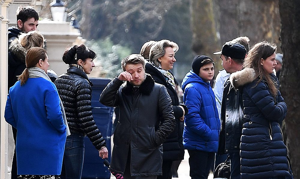 Lielbritānijas izraidītie Krievijas diplomāti un viņu ģimenes Londonu pameta jau 20. martā. Nākamnedēļ viņu pēdās dosies vēl vairāk nekā 100 Krievijas diplomātu visā pasaulē.