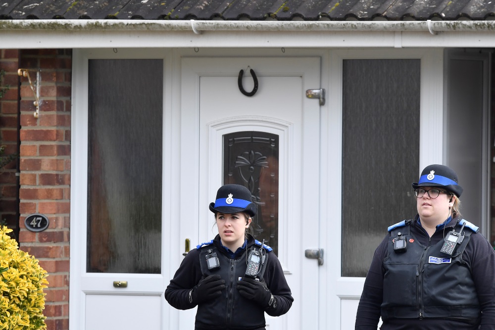 Arhīva foto. Policija pie Skripala mājas Solberi, 28.03.2018.
