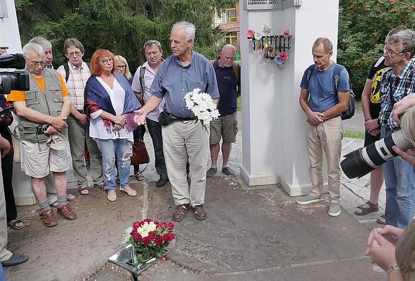 Kadrs no režisores Dzintras Gekas filmas “Tālā zeme Sibīrija”, kas lieliski atgādina, ka nekas nav beidzies ar izsūtīto pieaugšanu, atgriešanos, aiziešanu no dzīves.