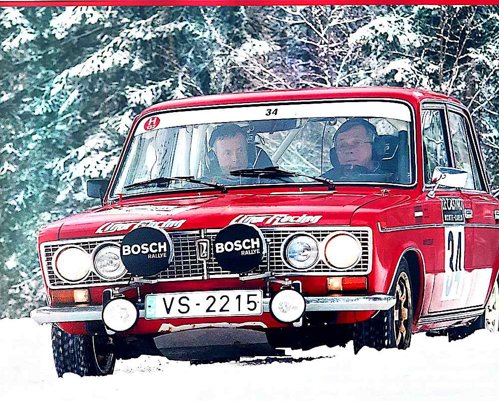 Vēturiskā Montekarlo rallija ekipāža un Uldis Podnieks “Brīvkalnos”.