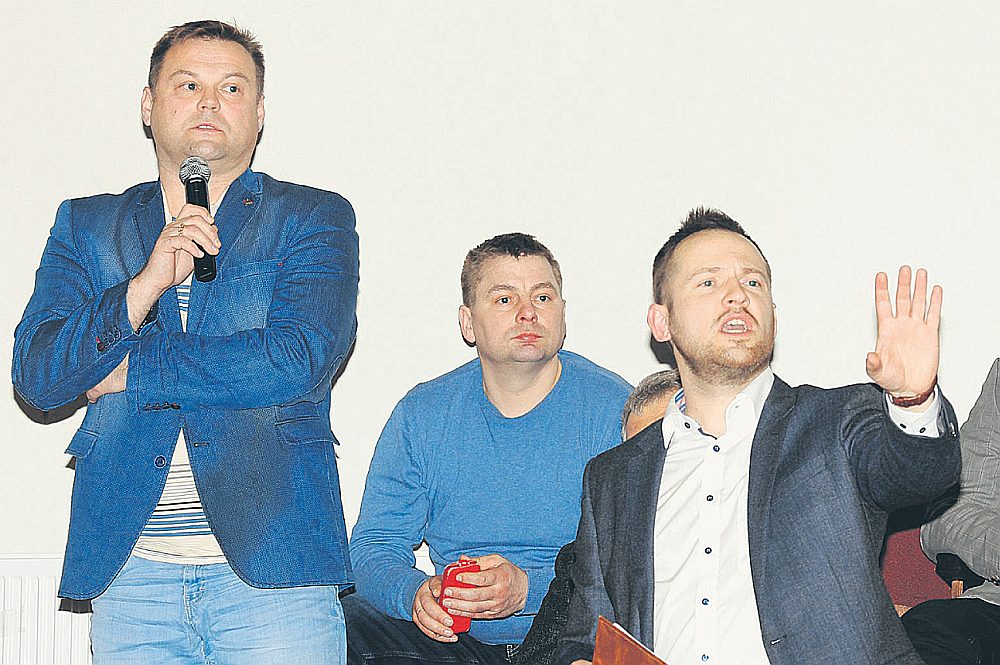 “Mieru, mieru, pa vienam,” klātesošos bremzē Zemnieku saeimas kongresa vadītājs Mārtiņš Trons un dod vārdu SIA “Vandzenes rapsis” saimniekam Mārim Kalniņam, kurš saņēmis “Elektrum” 480 eiro rēķinu par 111 kWh, no tā par “izmantoto” jaudu OIK sadaļā janvārī – 178 eiro.
