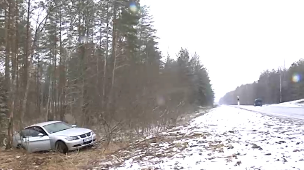 Uz Siguldas pie Vangažiem avarē BMW vadītājs, kurš meklē aculieciniekus.