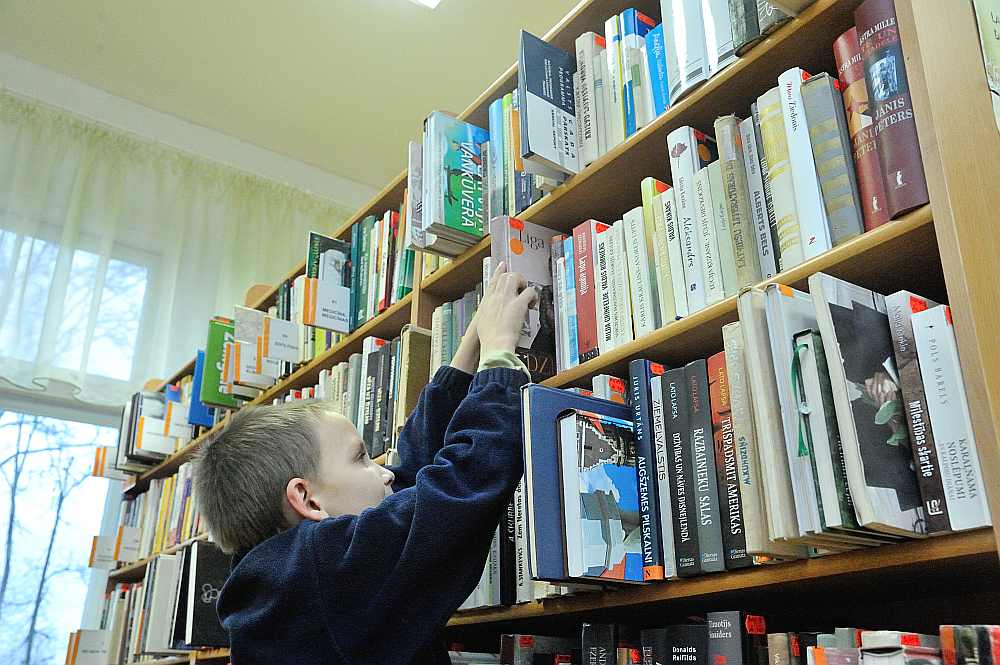 Kultūras darbinieki uzskata, ka reģionālo bibliotēku slēgšana vai to darba laika saīsināšana norāda uz to, ka pašvaldības aiz skaitļiem neredz cilvēkus.