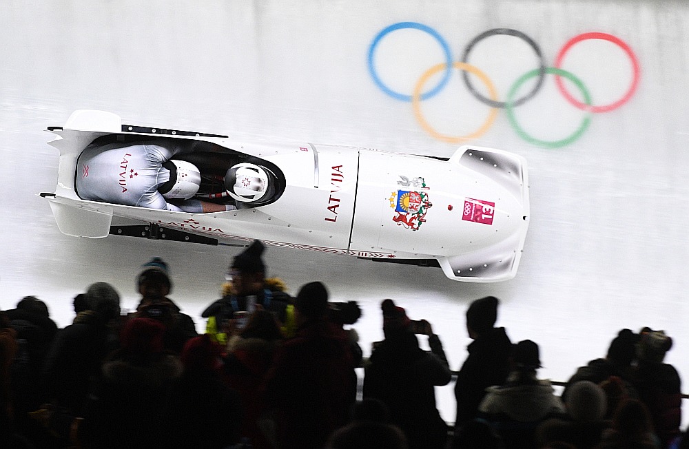 Par to, lai latvieši no Phjončhanas neatgrieztos bez medaļām, parūpējās Oskars Melbārdis un Jānis Strenga, izcīnot bronzu bobsleja divniekā.