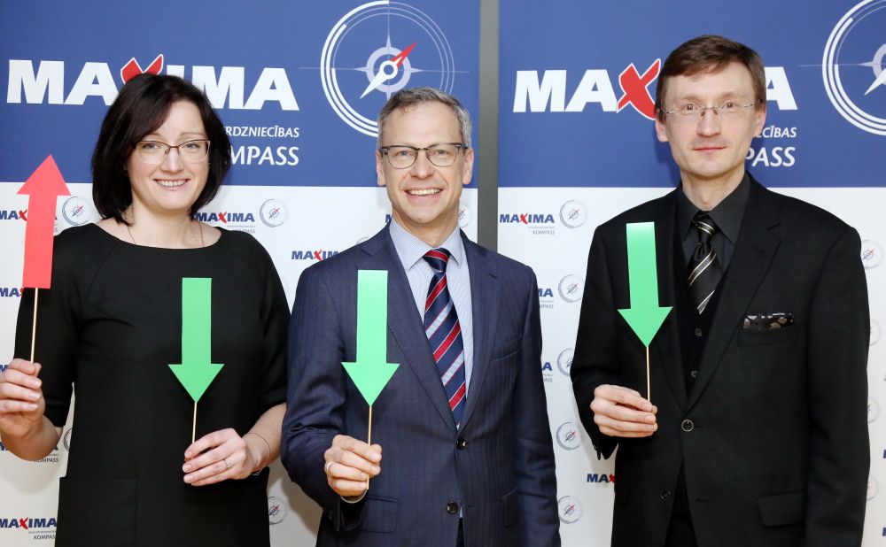 SIA “Maxima Latvija” Biznesa analītikas departamenta direktore Zane Kaktiņa, “Maxima Latvija ” komercdirektors Viktors Troicins un Tirgus un sabiedriskās domas pētījumu centra “SKDS” direktors Arnis Kaktiņš.
