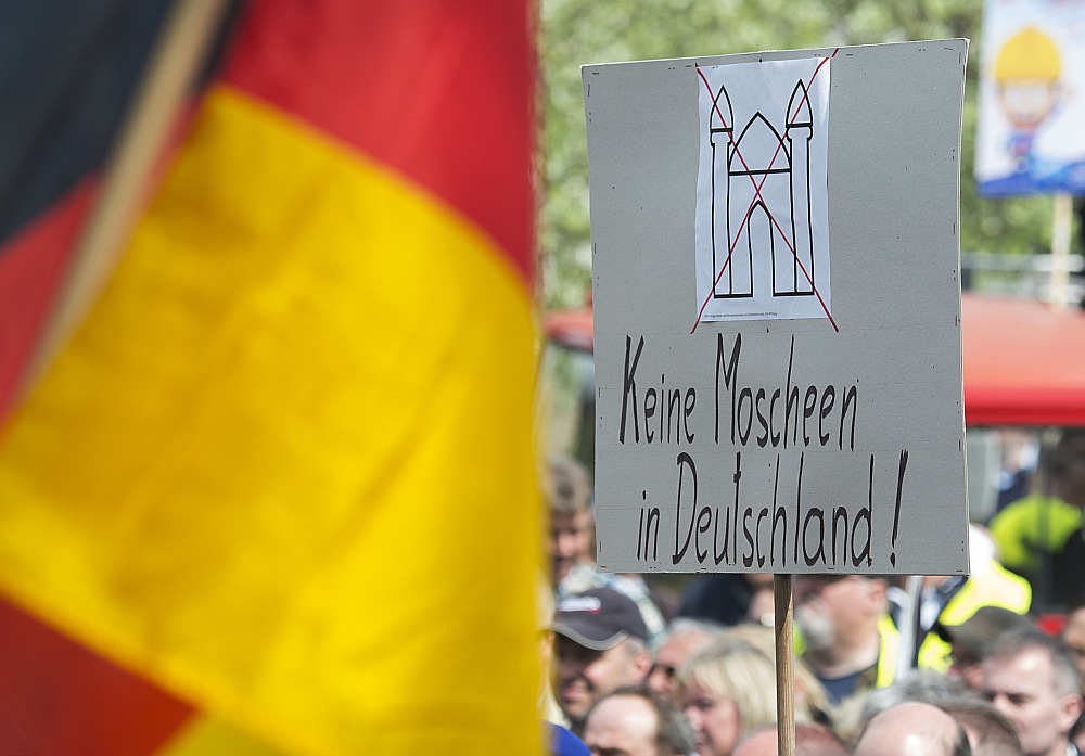Erfurtes iedzīvotāji protestē pret mošejām Vācijā.