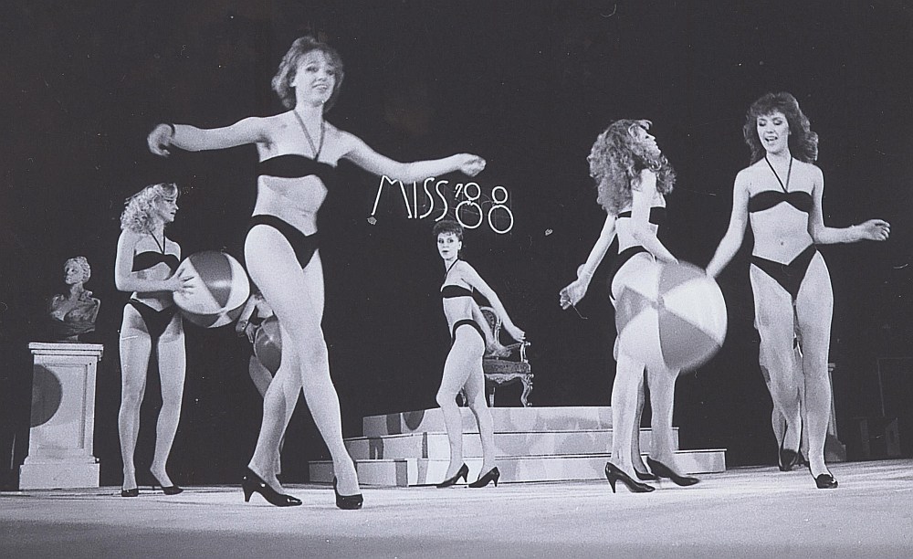 Konkursā “Miss Rīga – 88”.