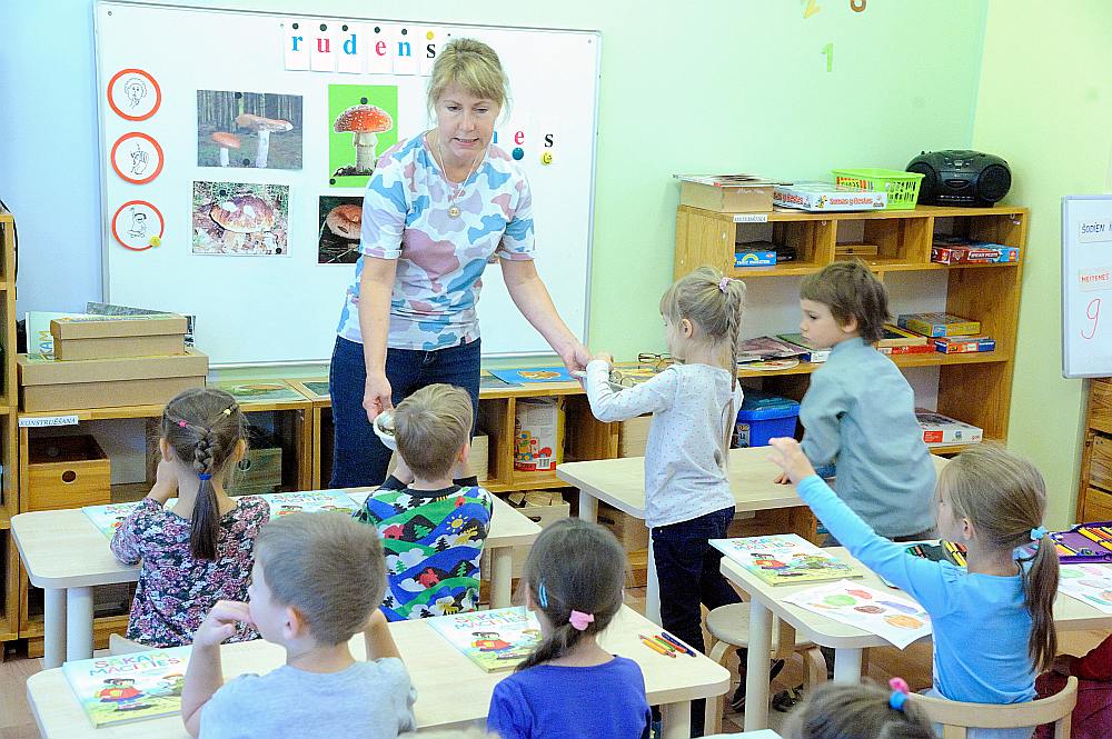Pirmsskolas pedagogiem būs pašiem jāizvēlas temats, ko mazuļi apgūs aptuveni mēnesi, tādējādi attīstītot dažādas prasmes, ko arī līdz šim apguva bērnudārzos.