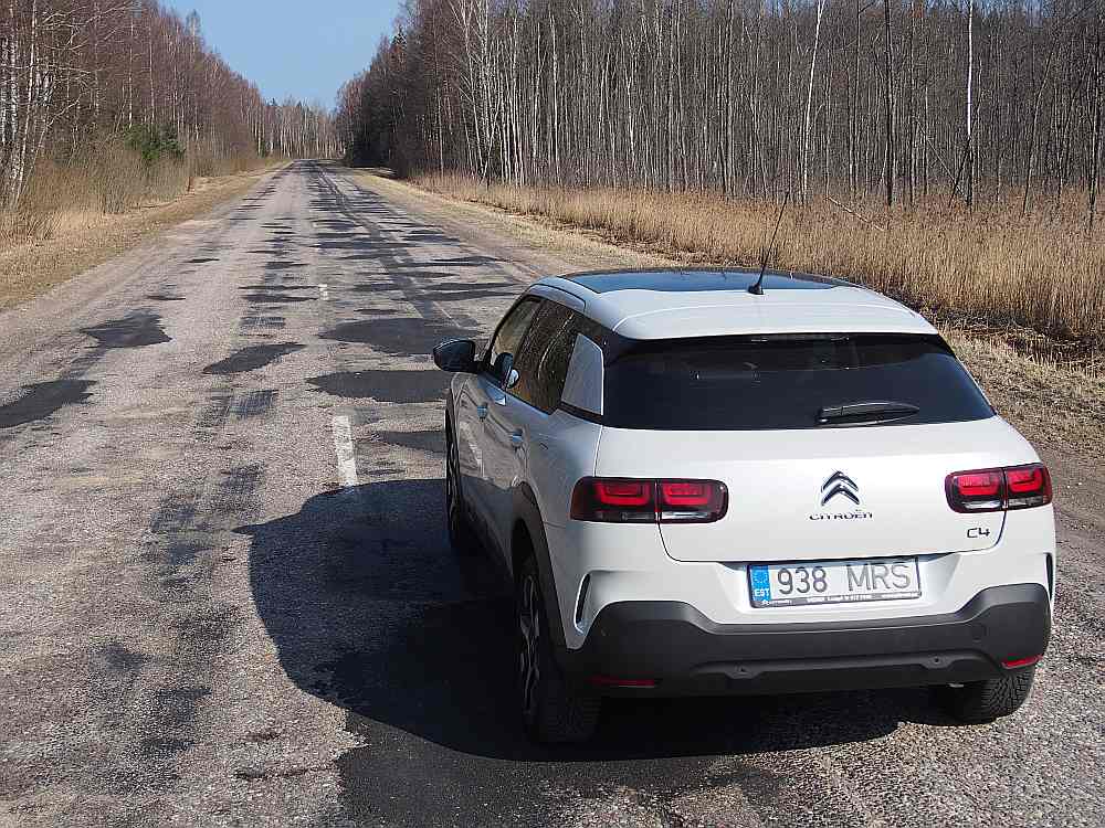 “Citroen C4 Cactus” testē vienu no Latvijas lieliskajām šosejām.