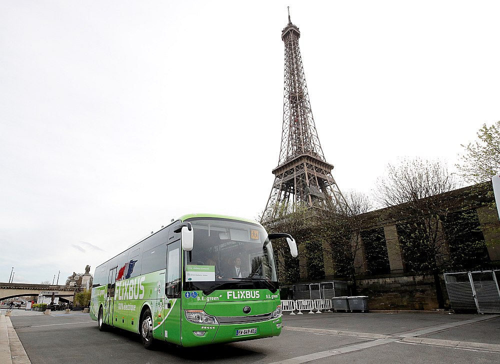 “Flixbus” autobuss – pilnībā elektriskais – šomēnes sāka kursēt starp Parīzi un Amjēnu Francijā.
