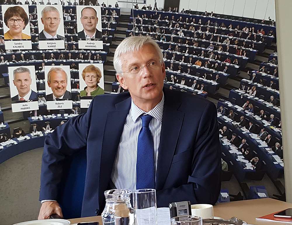 “Mērķis ir panākt, lai netīrai naudai ES teritorijā būtu arvien grūtāk,” likumdevēju motīvus skaidro Krišjānis Kariņš.