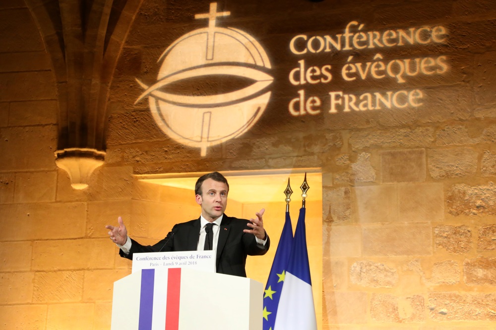 Francijas prezidents Emanuels Makrons konferencē, kur izteica vēlmi atjaunot valsts un baznīcas saites, 10.04.2018.
