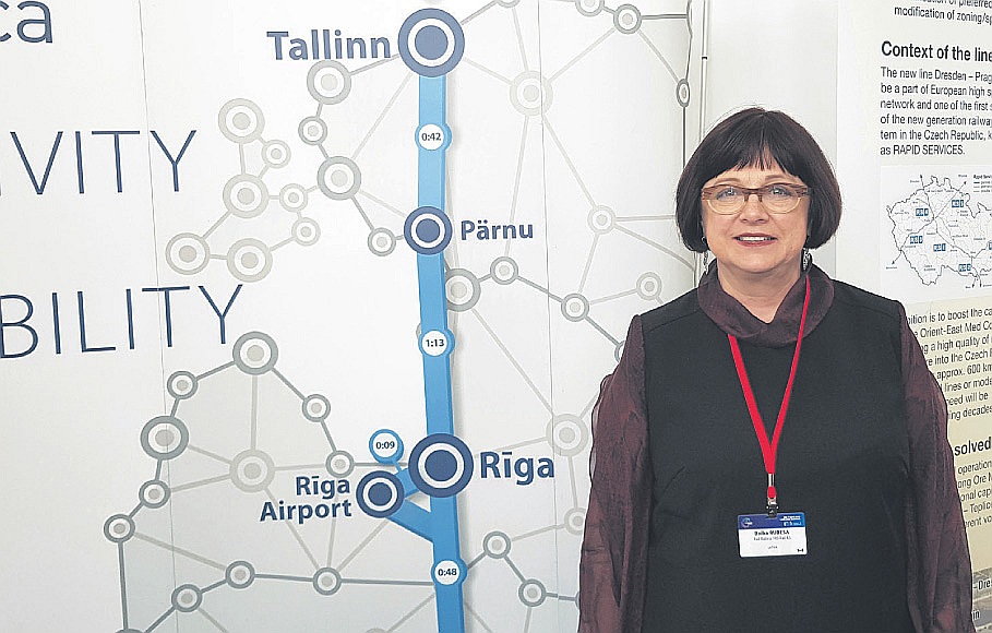 AS “Rail Baltica” valdes priekšsēdētāja Baiba Rubesa sava uzņēmuma stendā TEN-T izstādē Ļubļanā.