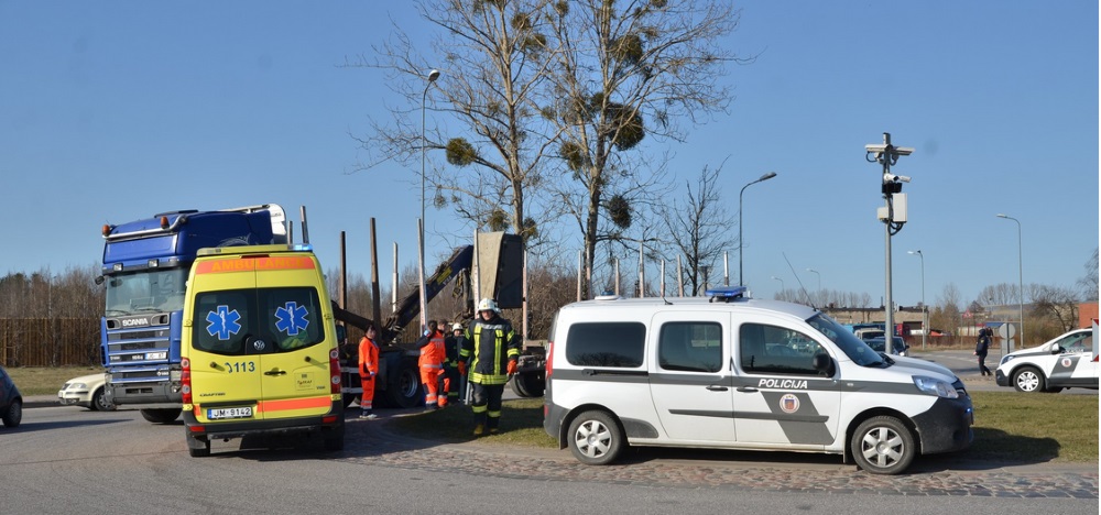 Liepājā, Cukura ielas aplī notika traģisks satiksmes negadījums, bojā gājis velosipēdists, 12.04.2018.