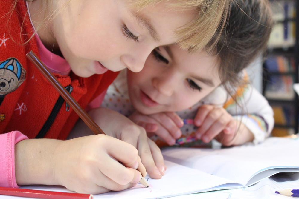 Ilustratīvs foto. Vairākām mazajām bibliotēkām izdevies aktivizēt darbu, pateicoties pašiem mazākajiem domātajai lasīšanas veicināšanas programmai “Grāmatu starts”.