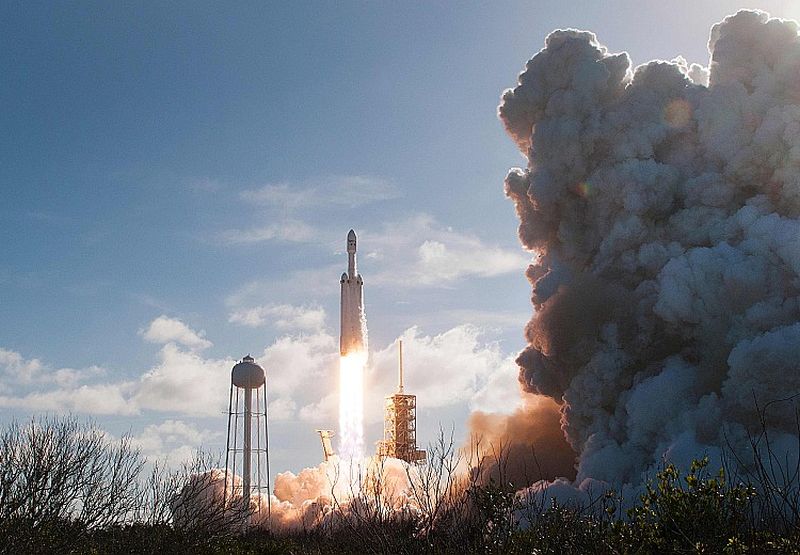 “Space X” raķete “Falcon Heavy” 6. februārī startēja no Kenedija kosmosa centra Floridā.