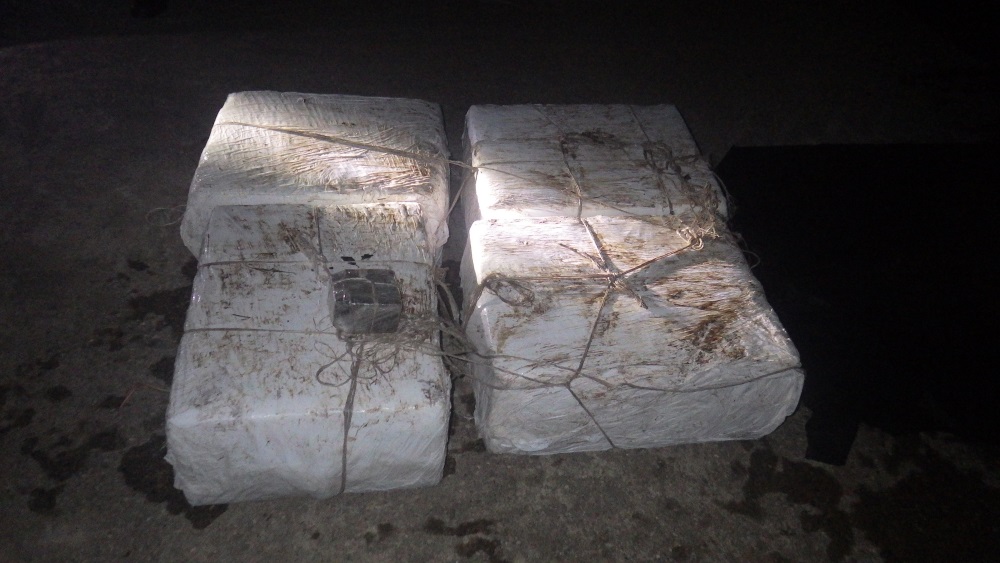 Daugavas upē uz robežas izvelk plostu ar kontrabandas cigaretēm, 09.04.2018.