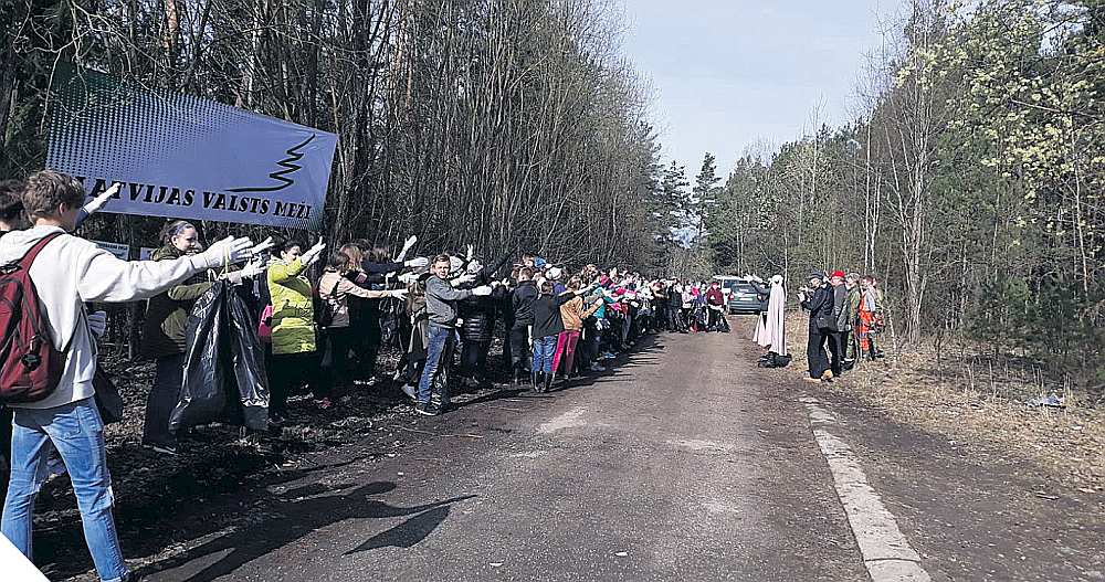 Lielajā talkā valsts mežos atkritumu vākšanā piedalījās ap 800 cilvēku. Talkotāji secina, ka situācija ar sadzīves atkritumiem ir nedaudz uzlabojusies.