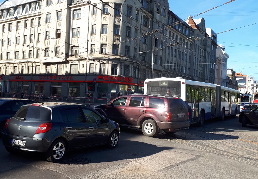 Rīgā šorīt lieli sastrēgumi Brīvības ielā pie Matīsa ielas krustojuma, 07.05.2018