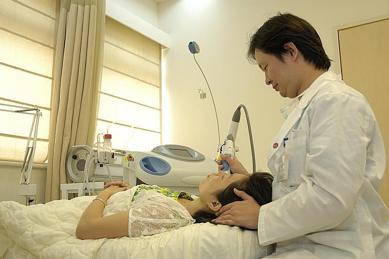 Ķīnas medicīnas universitātes slimnīcā digitalizētais aprīkojums ir augstā līmenī.