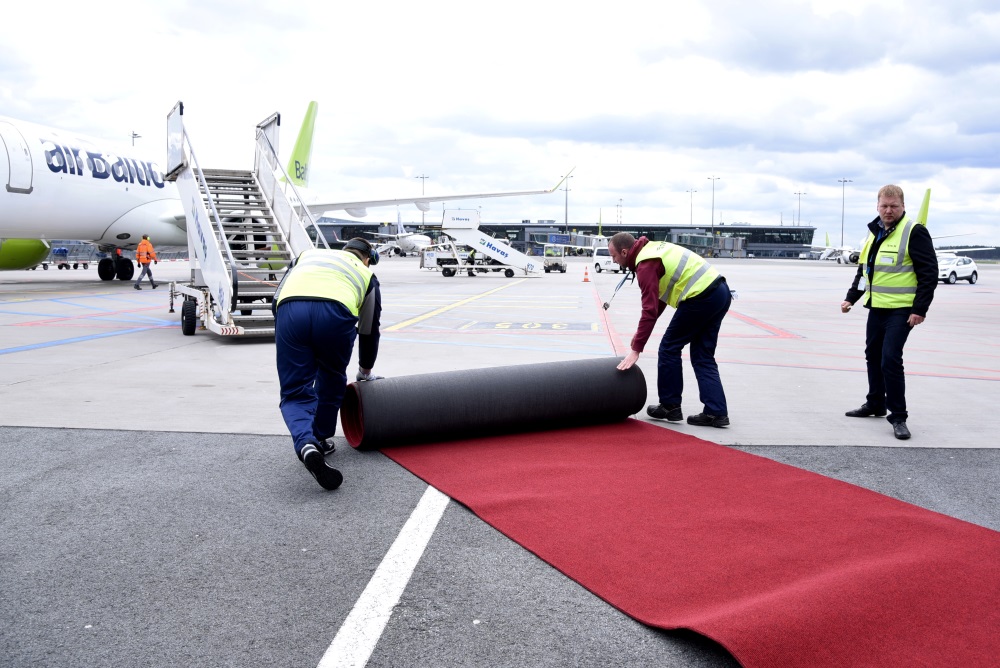 Ilustratīvs foto. Rīgas lidostā jaunais CS300 Bombardier, 2018.