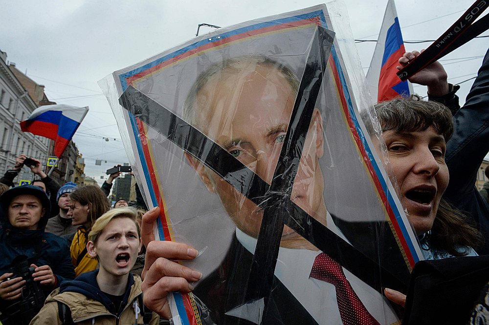 Maskavas iedzīvotāji protestē pret Putina prezidentūru.