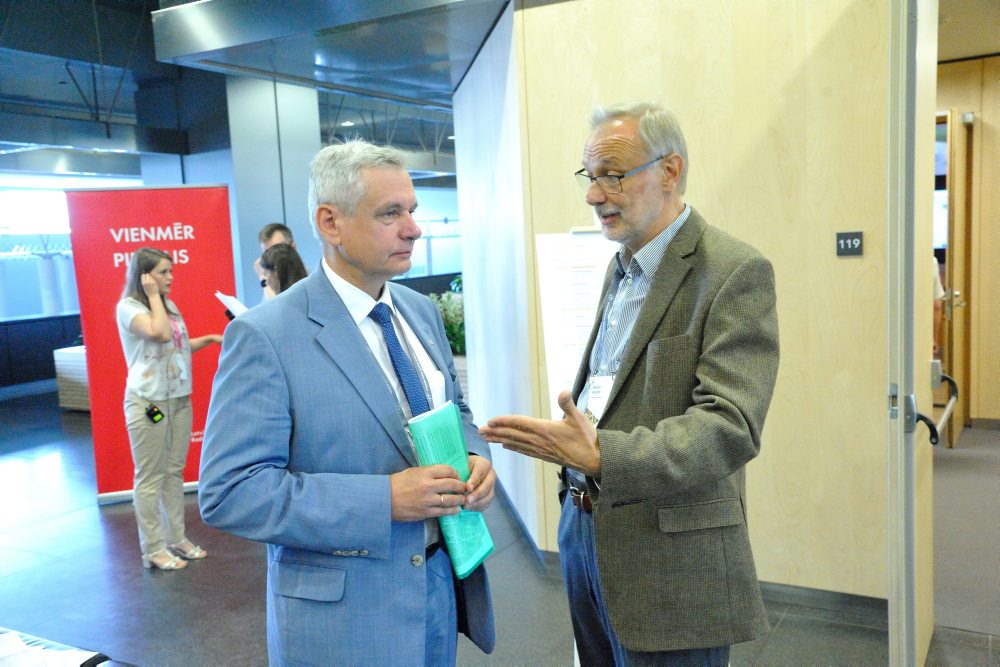 Izglītības un zinātnes ministrs Kārlis Šadurskis (foto – no kreisās) IV Pasaules latviešu zinātnieku kongresa atklāšanā, 18.06.2018.