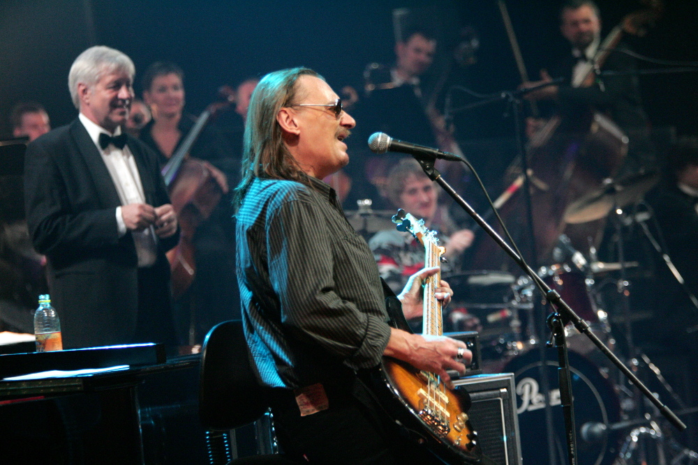 Jānis Grodums grupas “Līvi” 30 gadu pastāvēšanas koncertā 2006. gadā.
