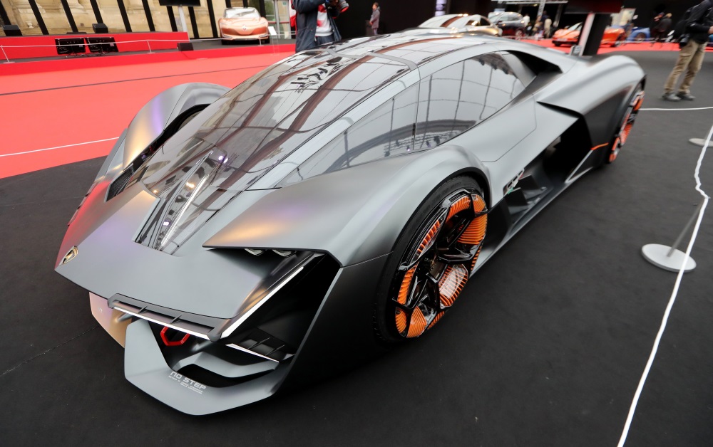 Ilustratīvs foto. “Lamborghini” Terzo Millennio izstādē Parīzē, 2018.gada janvārī.