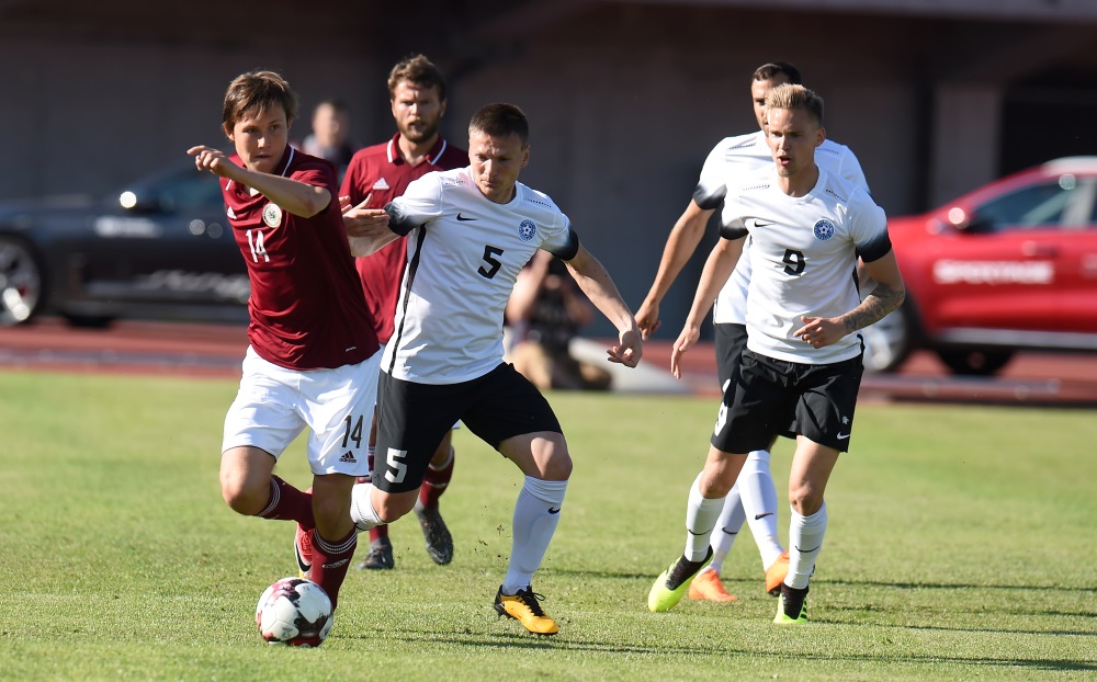 Jānis Ikaunieks turpinās spēlēt Liepājas/Mogo futbola klubā.