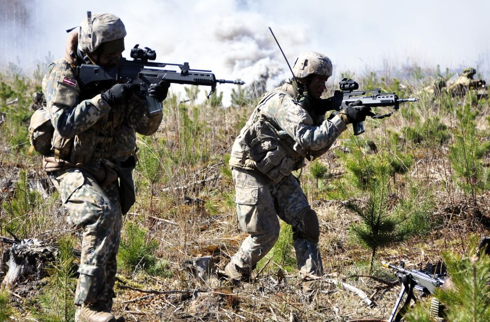 Daugavpils novada Vaboles pagastā, Zemessardzes 3.Latgales brigādes mācību poligonā “Meža Mackeviči” notiek militārās mācības “Claymore Soaring”.