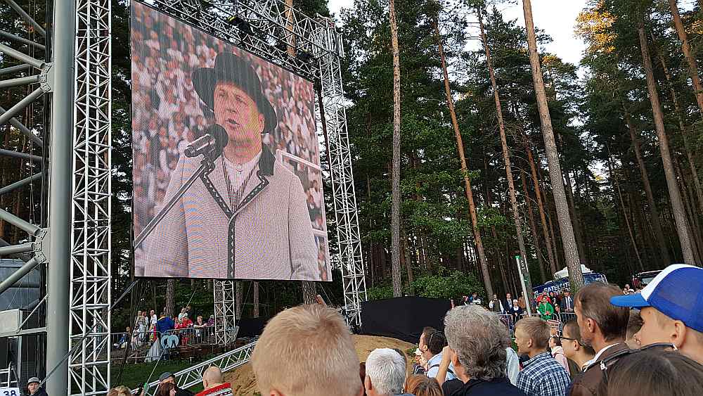 Valsts prezidents Raimonds Vējonis saka uzrunu XXVI Vispārējo latviešu dziesmu un XVI Deju svētku Noslēguma koncertā “Zvaigžņu ceļā” Mežaparka Lielajā estrādē.
