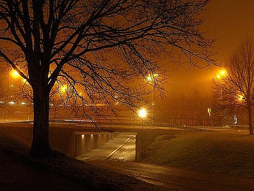 Nātrija spuldžu gaisma.