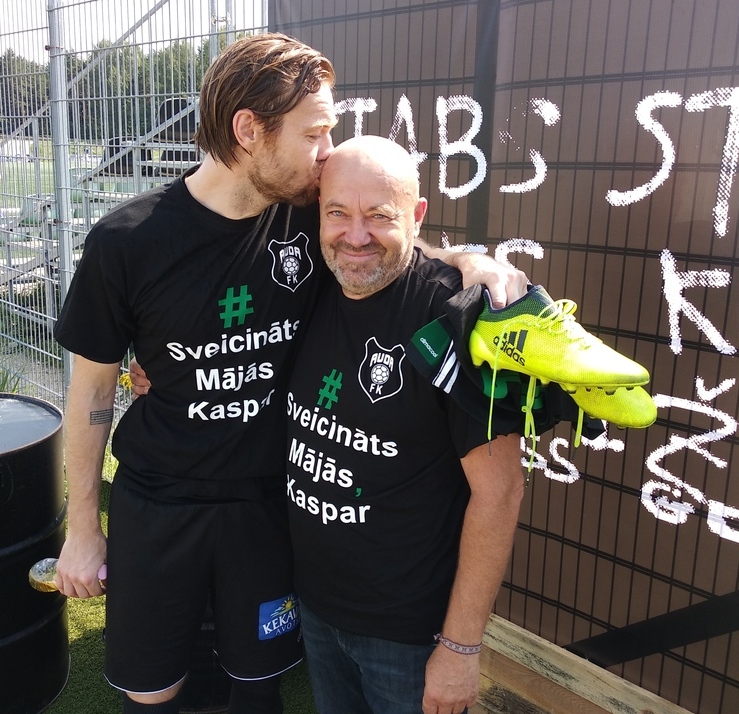 Kaspars Gorkšs ar tēvu Juri.
