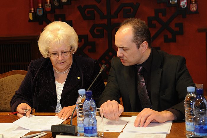 Saeimas Sociālo un darba lietu komisijas priekšsēdētāja Aija Barča un Saeimas Budžeta un finanšu (nodokļu) komisijas Demogrāfijas apakškomisijas priekšsēdētājs Imants Parādnieks piedalās konferencē “Par ģimenes vērtību aizsardzību un atbalstu”.