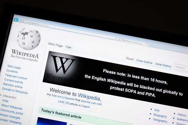 Vikipēdija protestē pret pretpirātisma likumprojektu | LA.LV