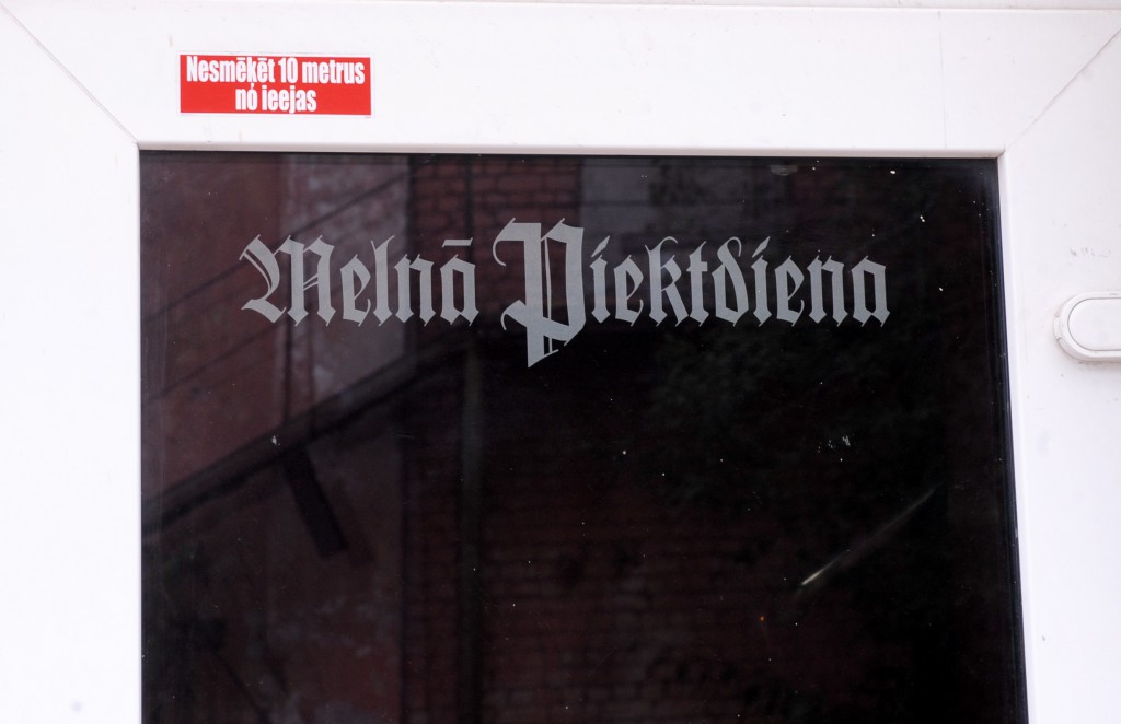 Nakts klubs “Melnā Piektdiena” Brīvības ielā.
