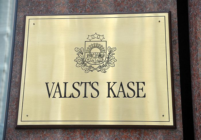 Plāksne ar uzrakstu “Valsts kase”.