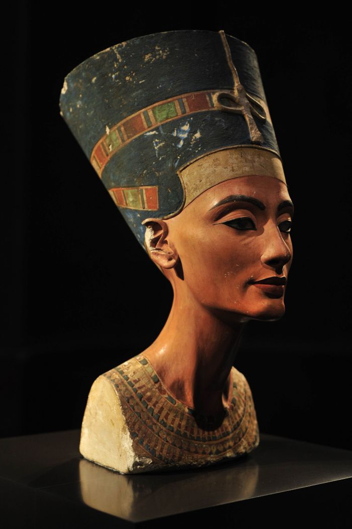 Karalienes Nefertiti portrets.