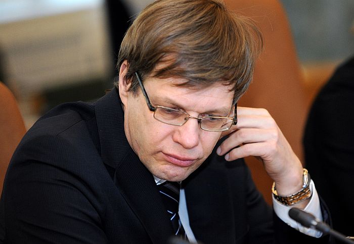 Vides aizsardzības un reģionālās attīstības ministrs Einārs Cilinskis pirms Ministru kabineta ārkārtas sēdes, kurā spriedīs par notikumiem Ukrainā.