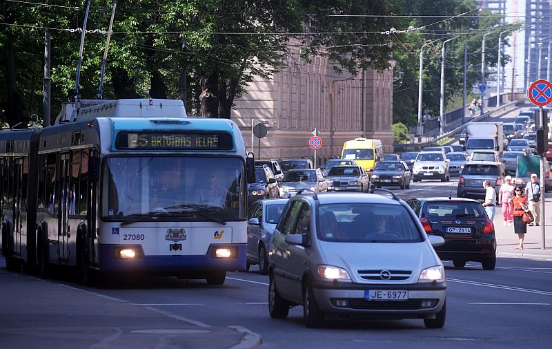 Satiksme Krišjāņa Valdemāra ielā.