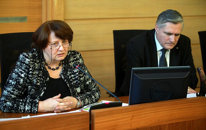 Ministru prezidenta amatam nominētā Laimdota Straujuma un Latvijas Pašvaldību savienības priekšsēdis Andris Jaunsleinis piedalās Latvijas Pašvaldību savienības domes sēdē.