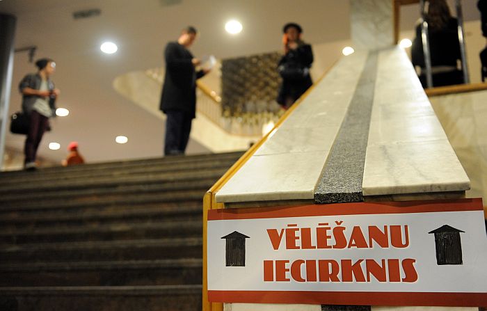 142. vēlēšanu iecirknis Rīgas Kongresu namā 12. Saeimas vēlēšanās.