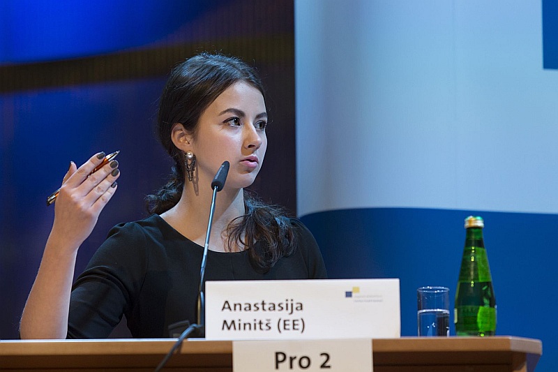 Jaunatnes debašu konkursa uzvarētājai Anastasijai Mintišai no Igaunijas visgrūtākā likusies tēma par pieminekļiem.