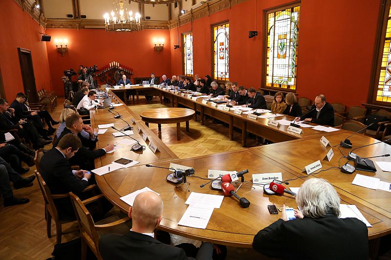 Notiek Zolitūdes traģēdijas parlamentārās izmeklēšanas komisijas sēde.