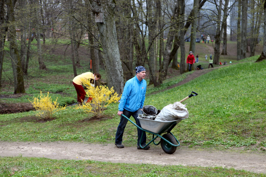 Lielā talka Rāmavas Depkina muižas parkā.