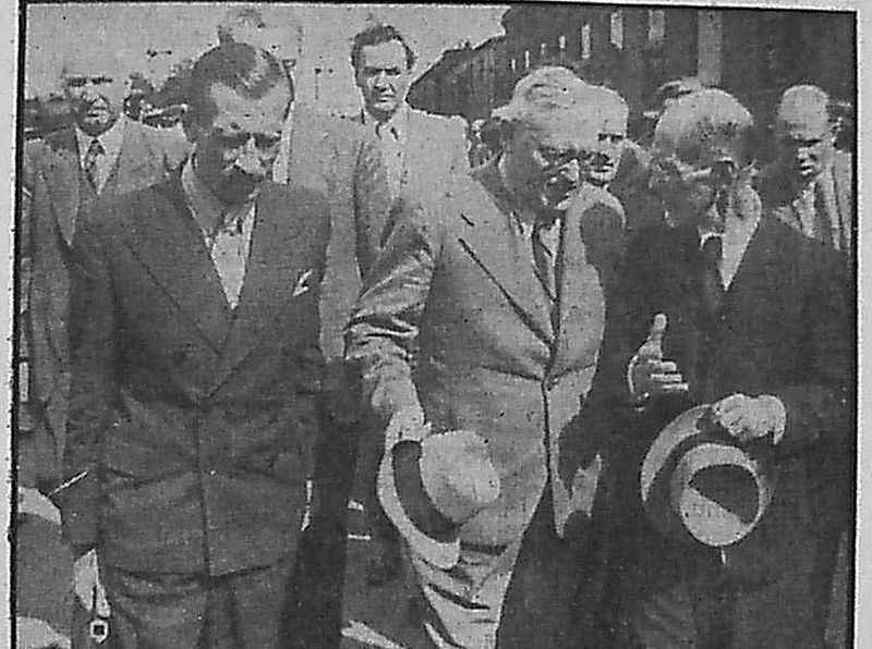 1940. gada vasarā okupācijas varas jau kontrolētā Baltijas valstu prese atainoja Staļina emisāru rosību, taču nepaskaidroja, ko tieši augstās padomju amatpersonas te dara. No laikraksta “Rīts” publikācijām redzams – A. Višinskis regulāri brauca “konsultēties” uz Maskavu.